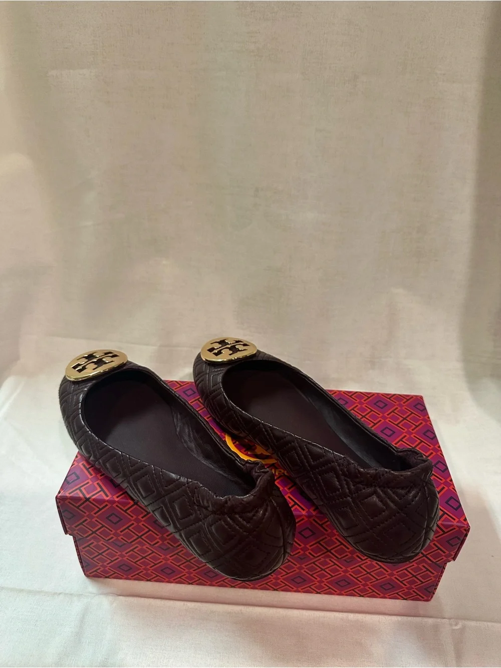 Tory Burch Quilted Minnie Metal Logo Port Size 6.5